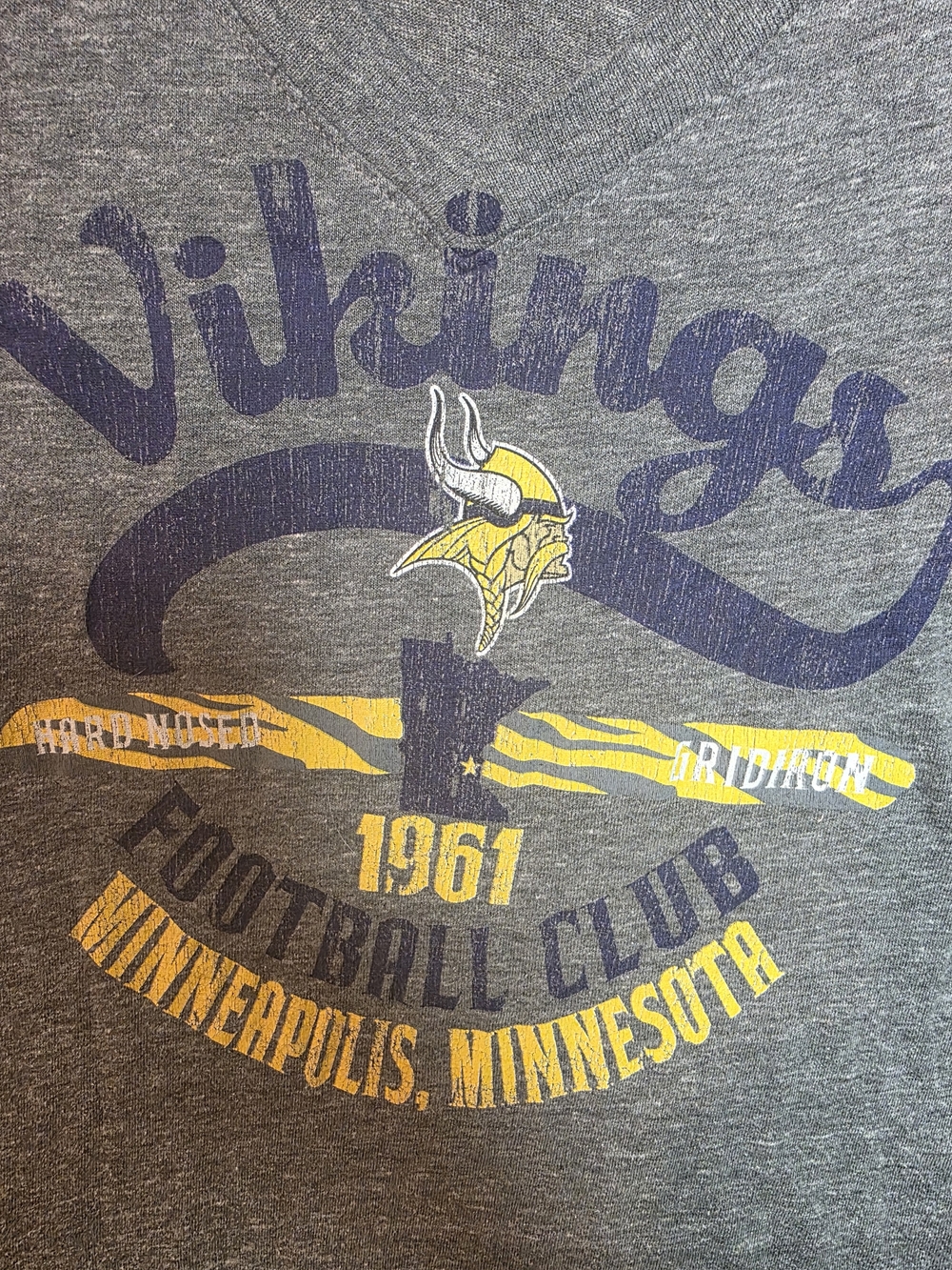 Minnesota Vikings Shirt Womens Medium Gray Reebok V-Neck Graphic Tee NFL 1961